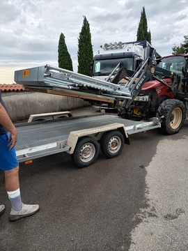 Dostava pašne jasli, Vir: Arhiv Občine Sežana